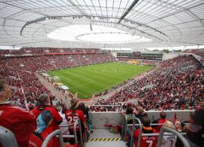 Damit die 30'000 Zuschauer in der BayArena verköstigt werden können, benötigt es ein Team von 500-600 Personen im Hintergrund.